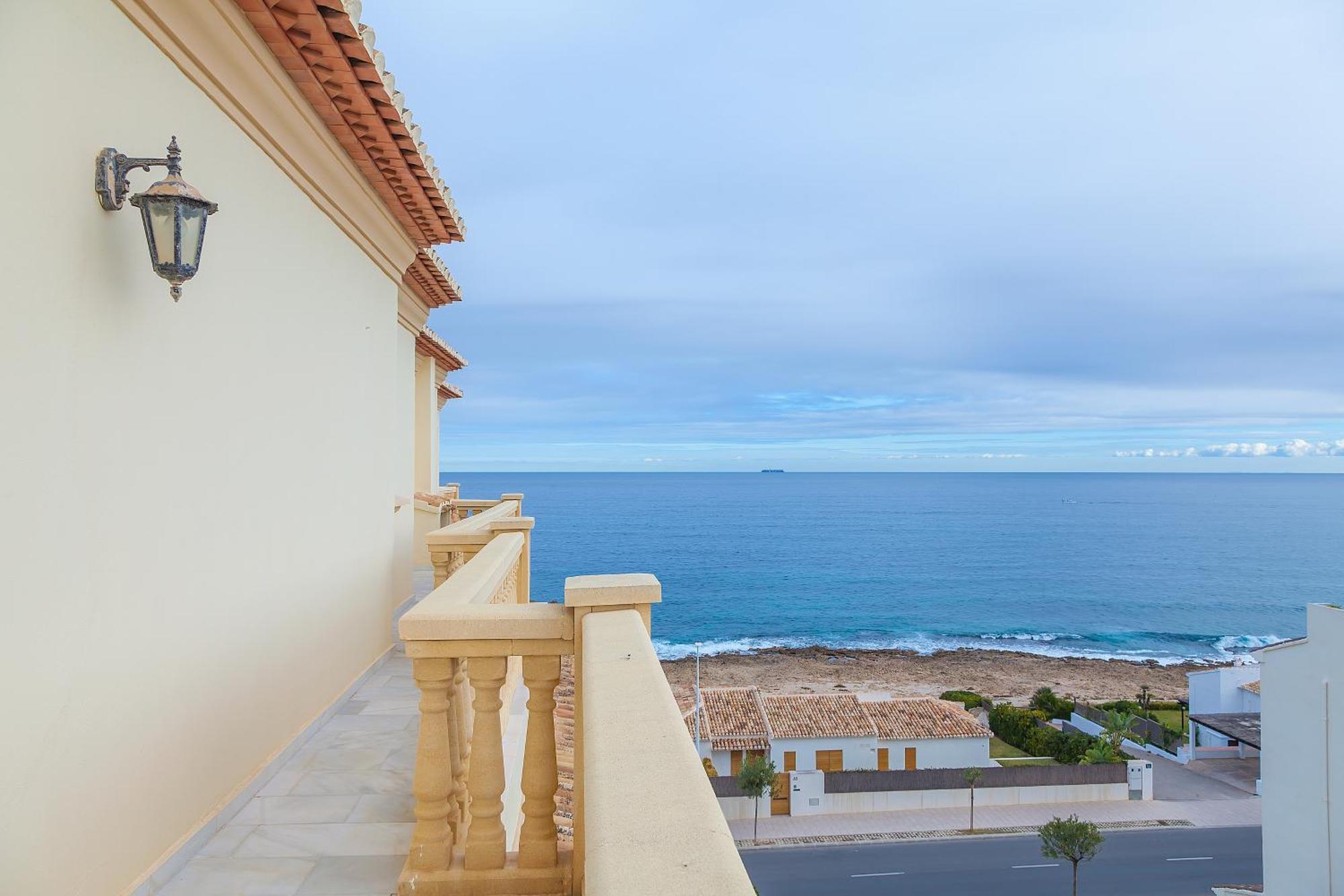 Mar-Beach Front Apartment In ฮาเวอา ภายนอก รูปภาพ